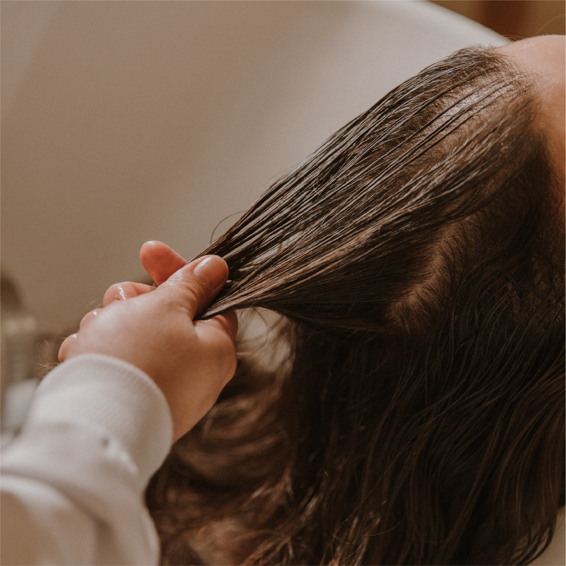 Queda de cabelo por estresse: como identificar os sinais e tratar de forma natural e eficaz